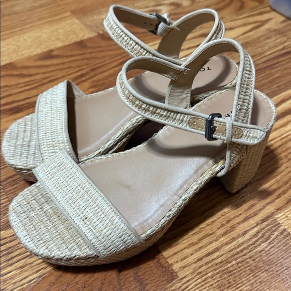 Torrid Raffia Wicker Cream Style Chunky Strappy Summer Heel Size 6.5 WW - Picture 3 of 4